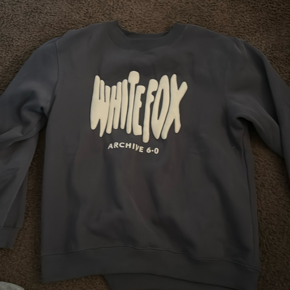 White fox L/XL sweater